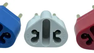 5 Benjamin Plug Bob Love Tomada Universal 10/20a Tres Cores